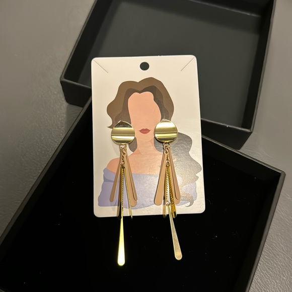 Great Deal Gorgeous Earrings - Picture 1 of 4